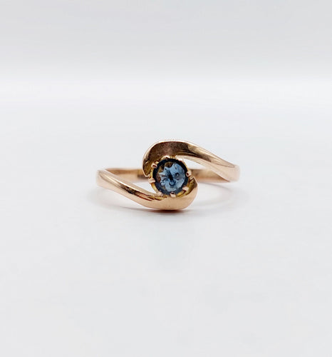 Bague 48 Bague tourbillon or jaune ornée d'un saphir (circa 1920) 58 Facettes A05082