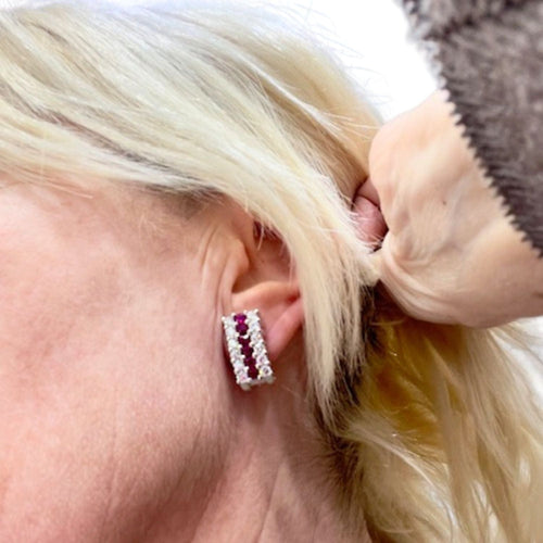 Boucles d'oreilles Boucle d'oreille de style Art Déco en or 18 carats avec diamants et rubis 58 Facettes Q224B
