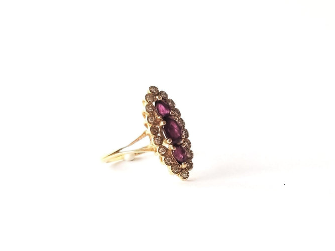 Bague marquise or jaune 18k - Rubis et diamants 58 Facettes