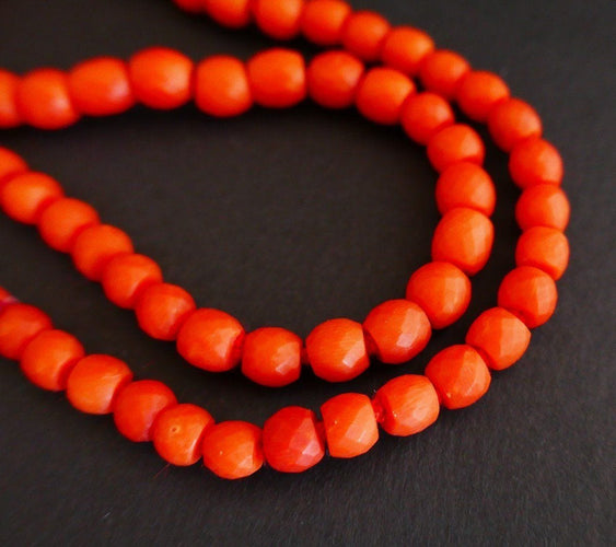 Collier Collier De Perles De Corail Ancien Facettées, Fermoir Or 58 Facettes