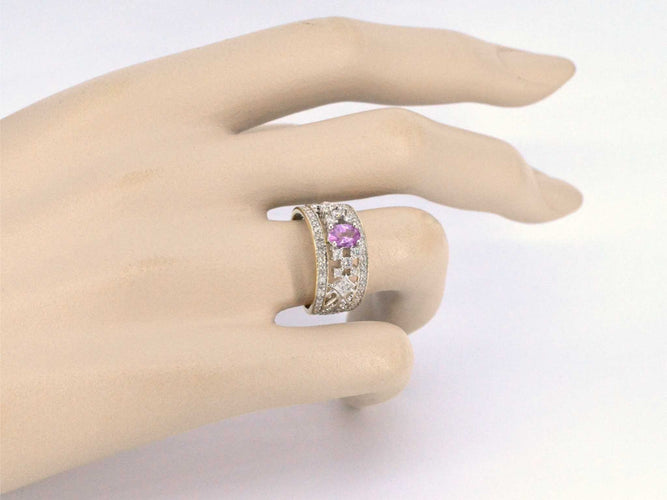 Bague 54 Bague en or jaune sertie de diamants et d'une pierre précieuse 58 Facettes 2241
