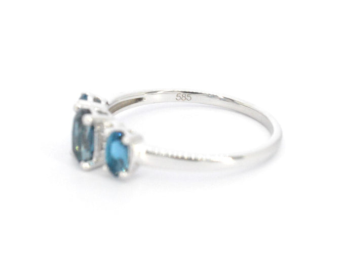 Bague 54 Bague en or blanc avec diamants et topaze 58 Facettes 2327