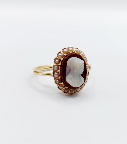 Bague 55.5 Bague marquise or jaune, camée sur agate, perles (circa 1900) 58 Facettes A04862