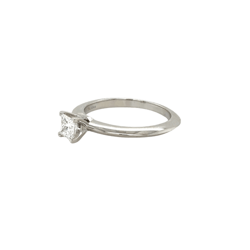 Bague Tiffany And Co - Bague en platine - Diamant taille princesse 58 Facettes 1.0000086/1