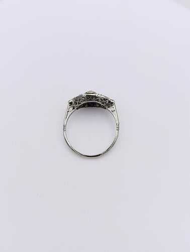 Bague 57 Bague Art Déco octogonale en or gris sertie de diamants et saphirs 58 Facettes