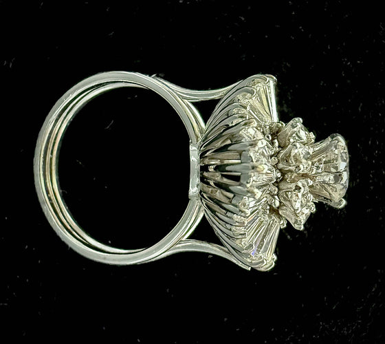 Bague 54 Bague jupe or blanc, diamant de 0,80 carat VS et 4,28 carats d'entourage diamant 58 Facettes