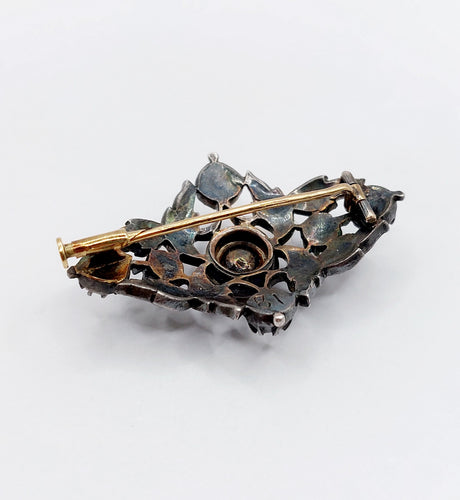 Broche Broche victorienne argent et or jaune fleurs, diamants 58 Facettes A05507