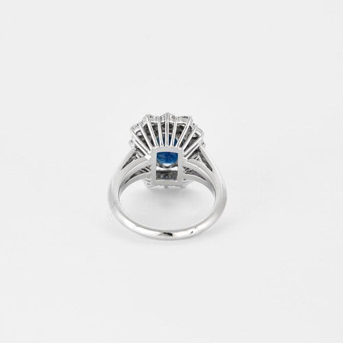 Bague 54 Bague panier en or blanc, diamants et saphir de 3 carats. 58 Facettes