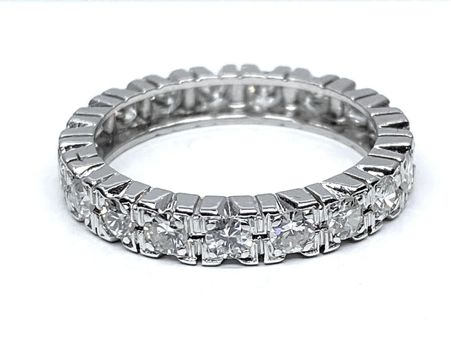Bague 49 Alliance en platine sertie de 19 diamants 58 Facettes AB589