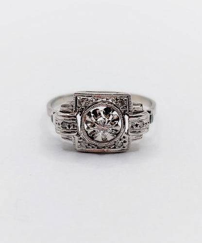 Bague 55.5 Bague Tank Art Déco or blanc, diamants et monture géométrique (circa 1920) 58 Facettes A06221