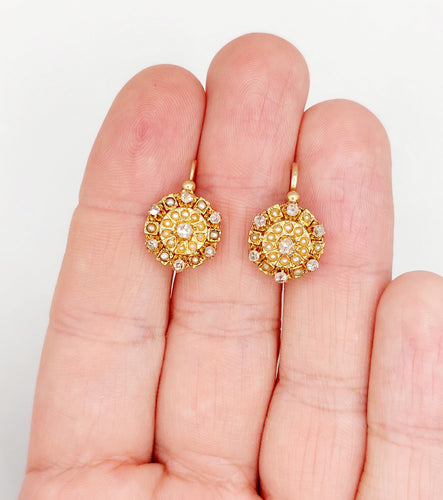 Boucles d'oreilles Dormeuses marguerite antique or rose 18k diamants et perles (circa 1900) 58 Facettes A06102