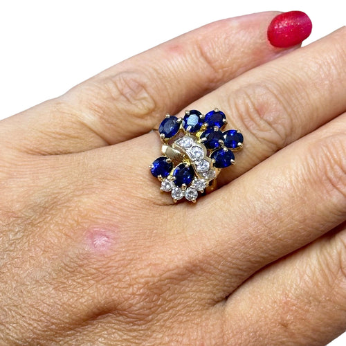 Bague 55 Bague or jaune, saphirs, diamants 58 Facettes