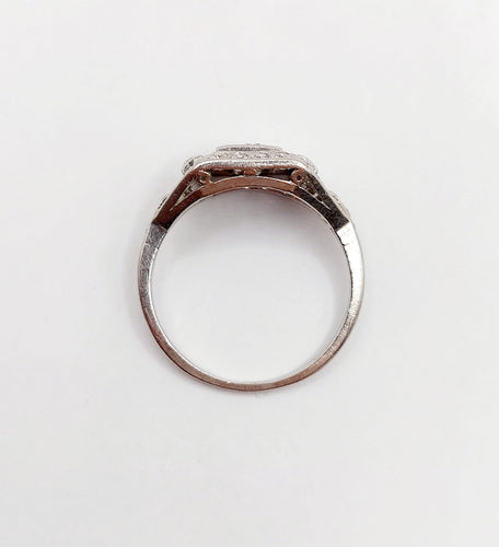 Bague 52 Bague tank art deco Platine diamant 0,25 carats entouré de diamants ronds (circa 1920) 58 Facettes A05355