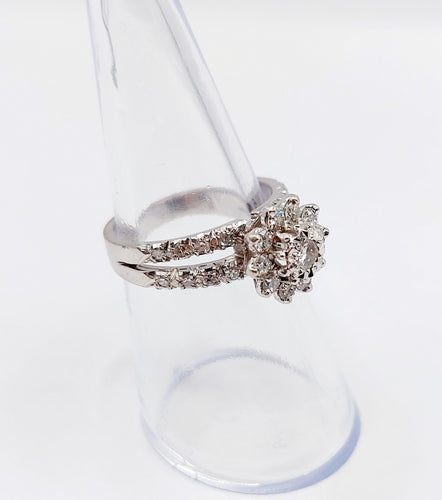 Bague marguerite vintage or blanc, 0,60 carat diamants serti illusion 58 Facettes A06236
