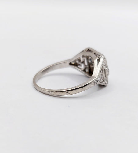 Bague 52 Bague tank art deco Platine diamant 0,25 carats entouré de diamants ronds (circa 1920) 58 Facettes A05355