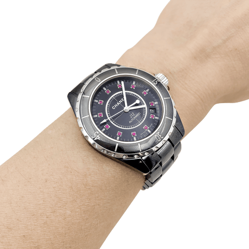 Montre Montre Chanel, "J12", céramique noire, rubis, acier. 58 Facettes 34447