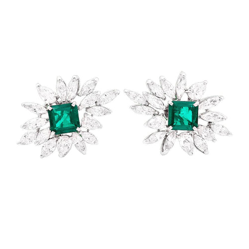 Boucles d'oreilles Paire de clips d'oreilles en or blanc, émeraudes et diamants 58 Facettes 34497