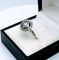 Bague ronde Art Déco en or gris et platine sertie de diamants et saphirs