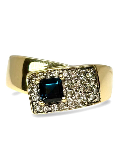Bague 54 Bague en or jaune, saphir et diamants 58 Facettes 884