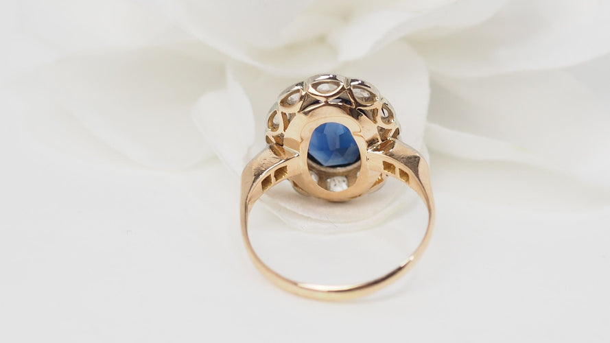 Bague 57 Bague entourage ancienne en or jaune, saphir et roses 58 Facettes 32279