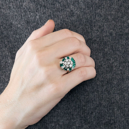 Bague 52 Bague panier ancienne en en or blanc 18K, diamants et émeraudes baguettes. 58 Facettes