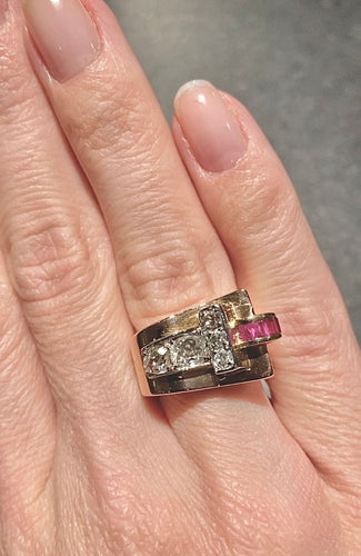 Bague 52.5 Bague modèle Tank asymétrique d'époque 1930/40 3 ors rubis diamants 58 Facettes