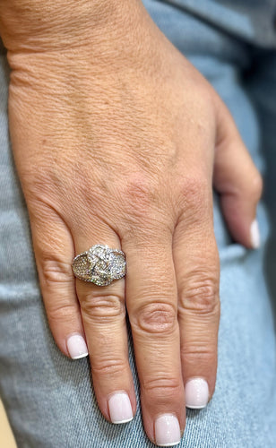 Bague 57 Bague infini en or blanc et diamants 58 Facettes