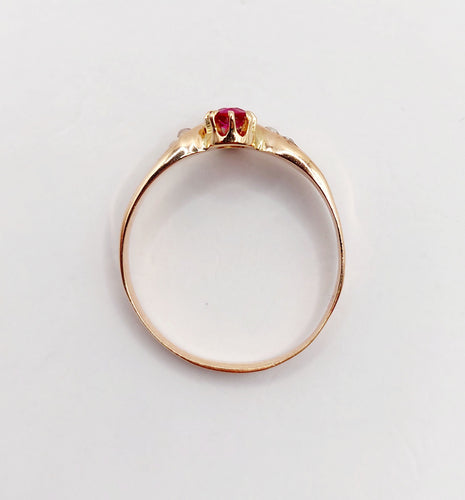Bague 51.5 Bague antique or rose, rubis synthétiques et perles 58 Facettes A05426