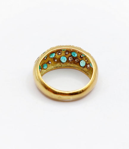 Bague 50 Bague dôme bombée pavée en or 18k et diamants, émeraudes 58 Facettes A06602