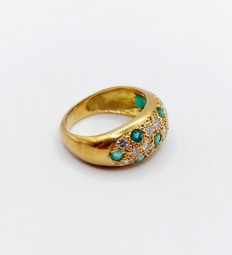 Bague 50 Bague dôme bombée pavée en or 18k et diamants, émeraudes 58 Facettes A06602