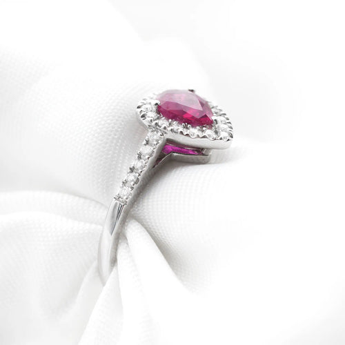 Bague Bague en or blanc avec rubis du Mozambique de 0,85 ct et diamants 58 Facettes 12715