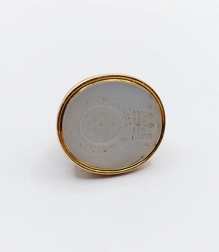 Pendentif Pendentif sceau antique en or 14k et agate gravée d’armoiries 58 Facettes A06678
