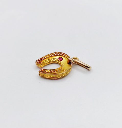 Pendentif Pendentif fer à cheval or jaune, perles et pierres rouges (circa 1900) 58 Facettes A05742