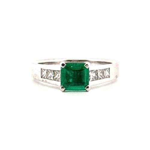 Bague 53 Bague en or blanc émeraude de Colombie et diamants princesses 58 Facettes