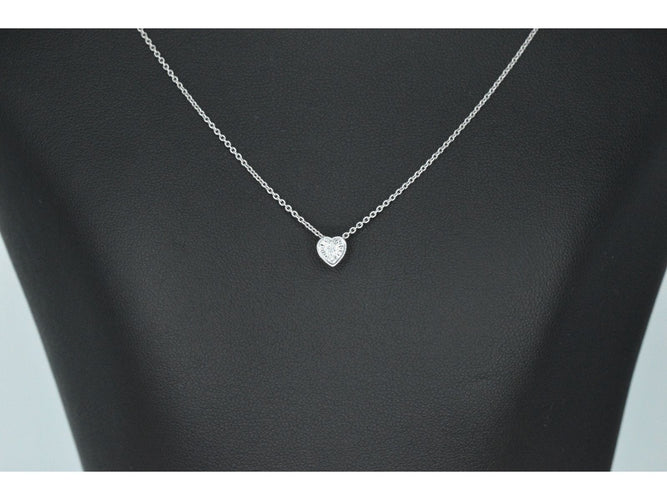 Pendentif Pendentif en or blanc avec un diamant taille brillant en forme de coeur 58 Facettes 2095