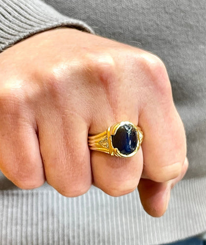 Bague 65 Chevalière homme en or jaune 18 carats saphir et diamants 58 Facettes