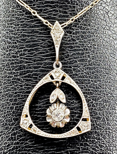 Collier Pendentif sur chaîne Art Nouveau 58 Facettes AB121