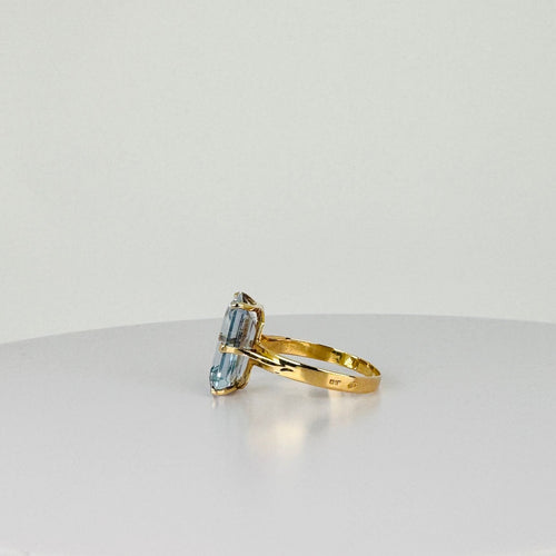 Bague Bague en or jaune 14 carats avec topaze bleue taille émeraude de 2 carats 58 Facettes 2508099