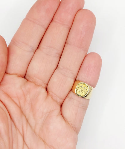 Bague 45 Chevalière antique or 18k armoiries française blason fleur, heaume et lion, sceau 58 Facettes A05250