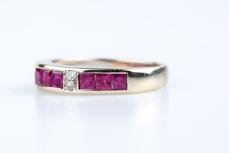 Bague 52 Bague demi-alliance or jaune, rubis et diamants – 1,35 ct de rubis & 0,04 ct de diamant 58 Facettes BG41400048-107