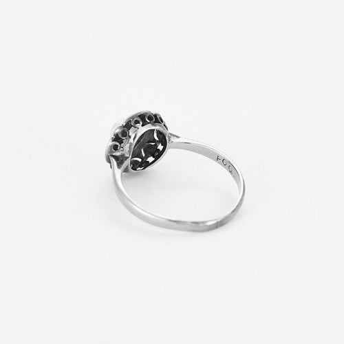 Bague 52 Fine bague de jeune fille en or blanc, perle et roses diamantées 58 Facettes FOU11502