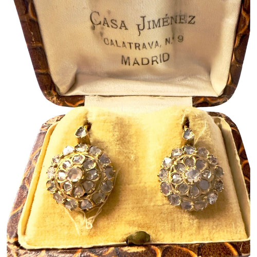 Boucles d'oreilles de style ancien, datant du début du XXe siècle, en or 18 carats et diamants.