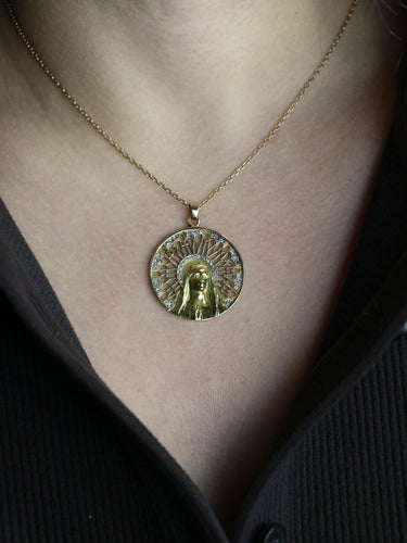 Pendentif VERNON Medaille Art Nouveau Vierge or jaune diamants taille rose 58 Facettes 1210.3