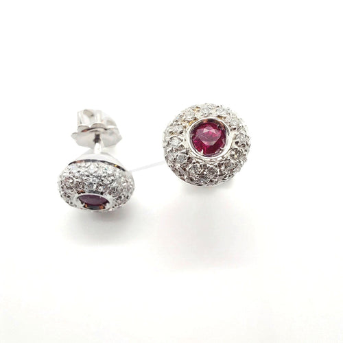 Boucles d'oreilles Paire de puces d'oreilles rubis et diamants 58 Facettes 36