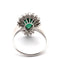 Bague 61 Bague en or blanc avec émeraude centrale et diamants environnants 58 Facettes