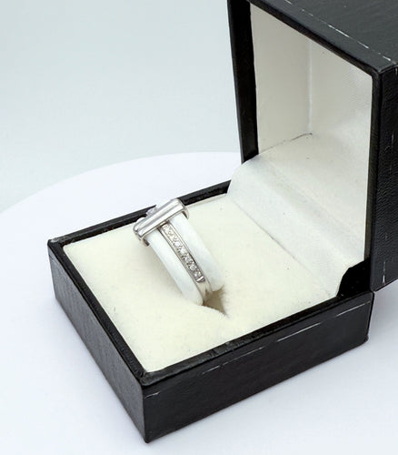 Bague 53 GUY LAROCHE - Bague en céramique blanche et or gris sertie de diamant 58 Facettes