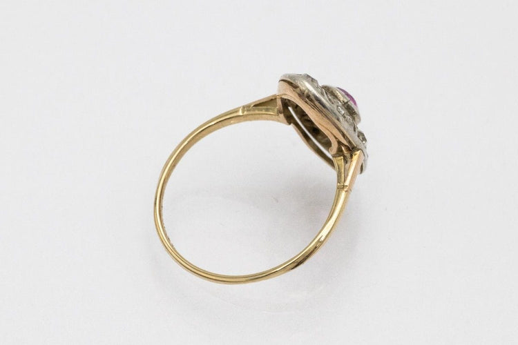 Bague Bague Art Déco en or jaune et platine avec rubis, années 1920 58 Facettes 9573
