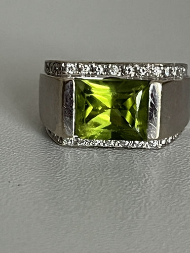 Bague 51 Bague Chevalière Or Gris Péridot Diamants 58 Facettes LOT 6121