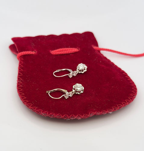 Boucles d'oreilles Dormeuses en or 18 carats et diamants 58 Facettes