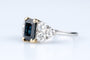 Bague 54 Bague en or blanc, saphir taille émeraude & diamants d’épaules 58 Facettes BG412118-107